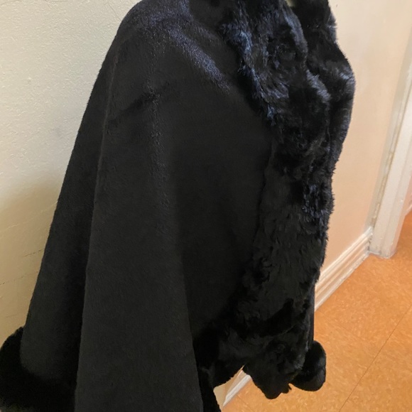 Poncho - Picture 2 of 4